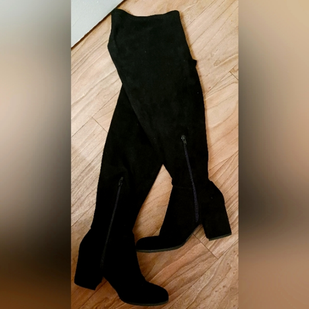 Christian Siriano, size 6, Black suede knee high boots.